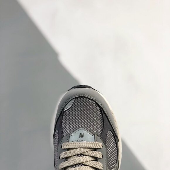 New Balance 2002R casual fashion sneakers
